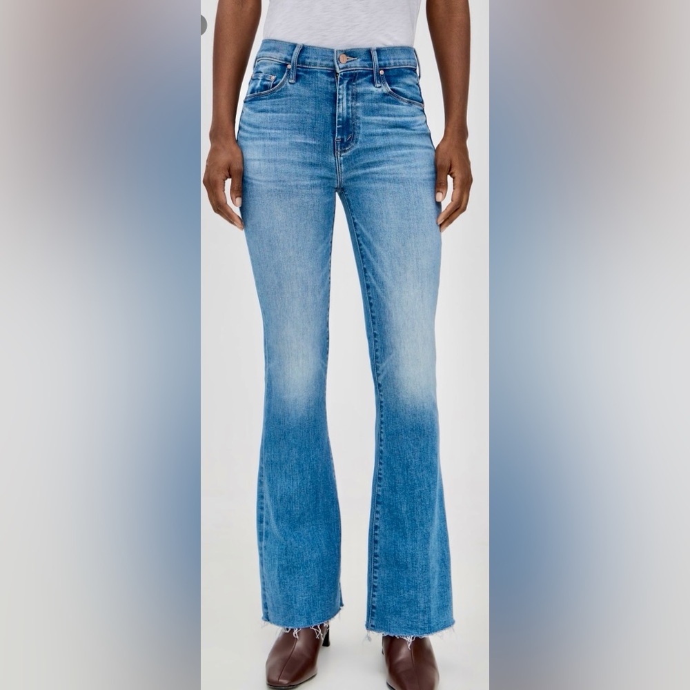 MOTHER The Weekender Fray Mid Rise Flared Jeans Women’s Size 31